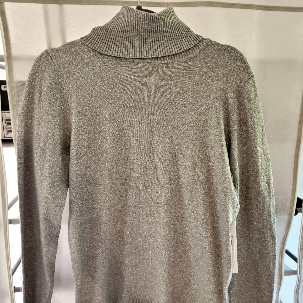 Calvin Klein Women’s cozy turtleneck sweater Size medium. Gray in color